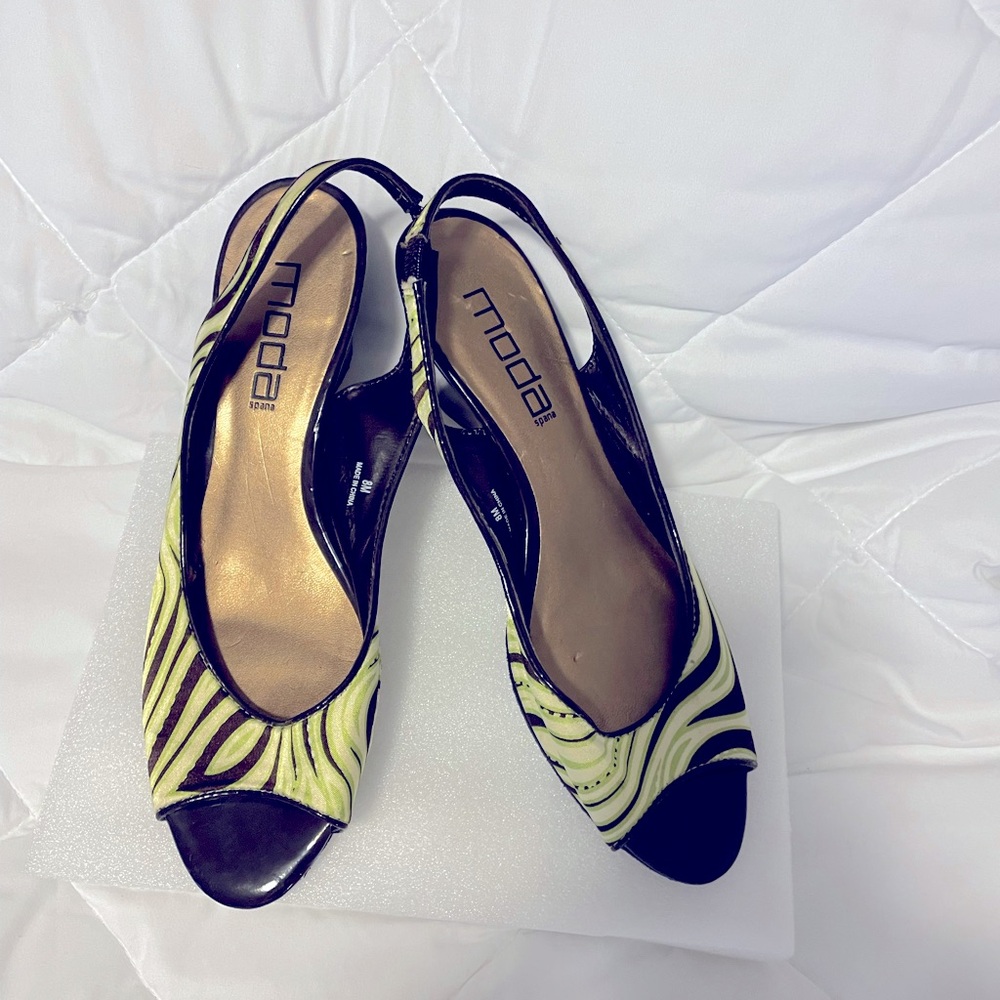 MODA Spana cute open toe sling backs! Jungle print w/brown shiny heels. SZ 8M.